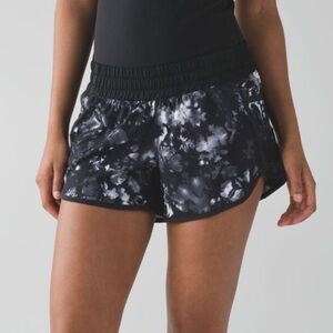 Lululemon Tracker Shorts IV Dusk Dye White Black 4